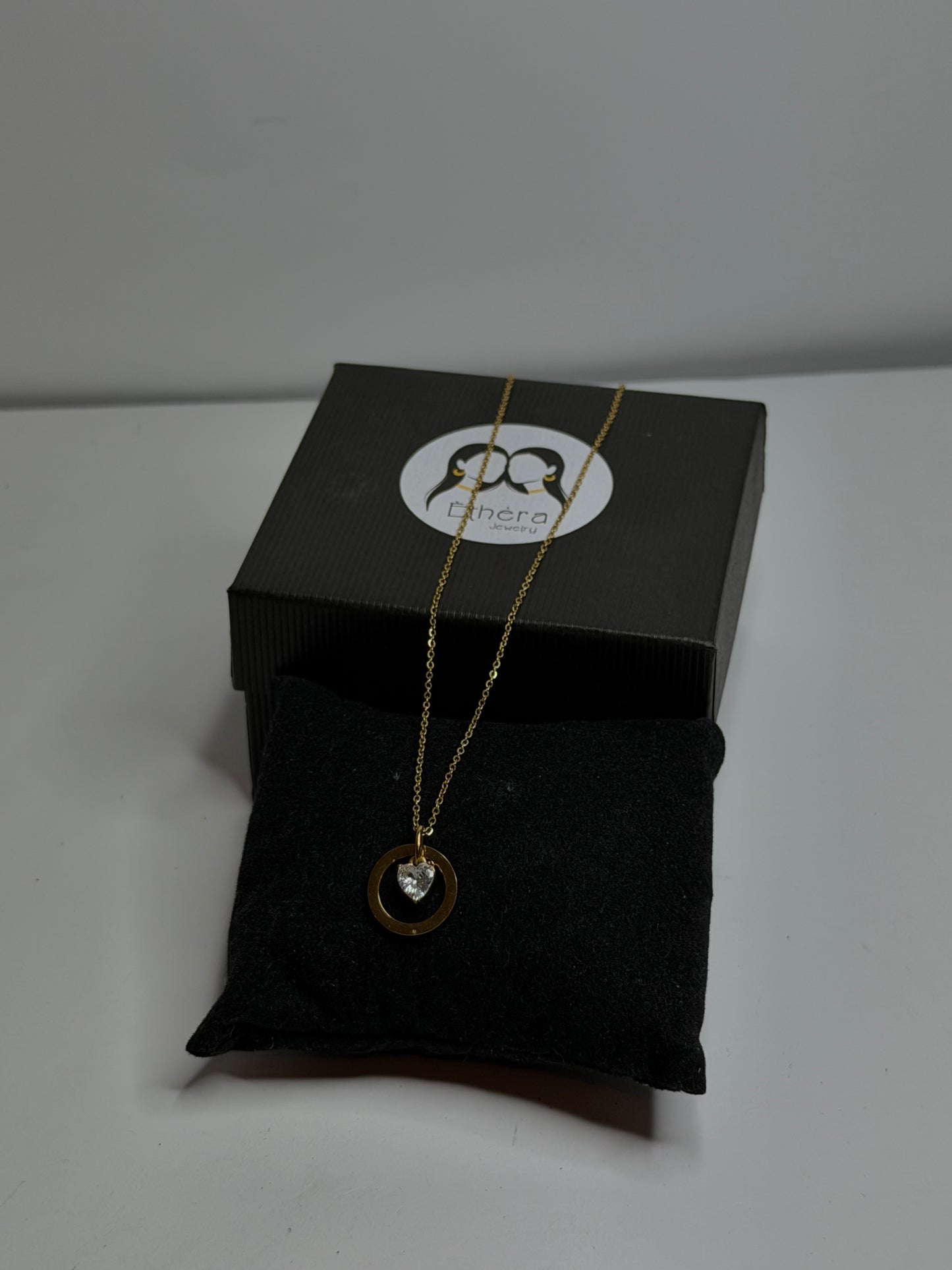 Neck circle with stone