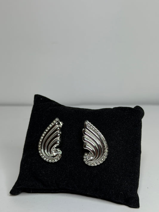 Feather-shaped earrings with rhinestones